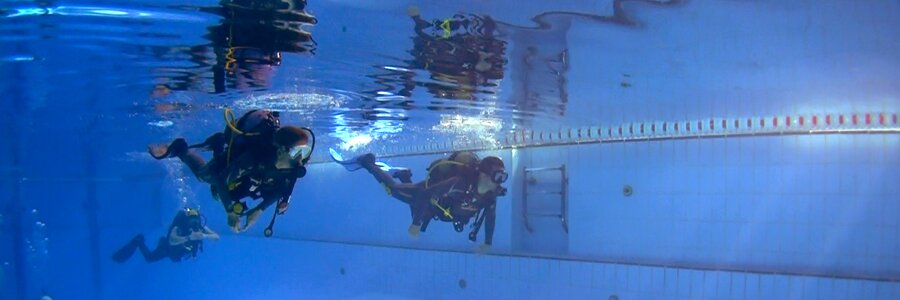 practicas de piscina en zona de inmersion